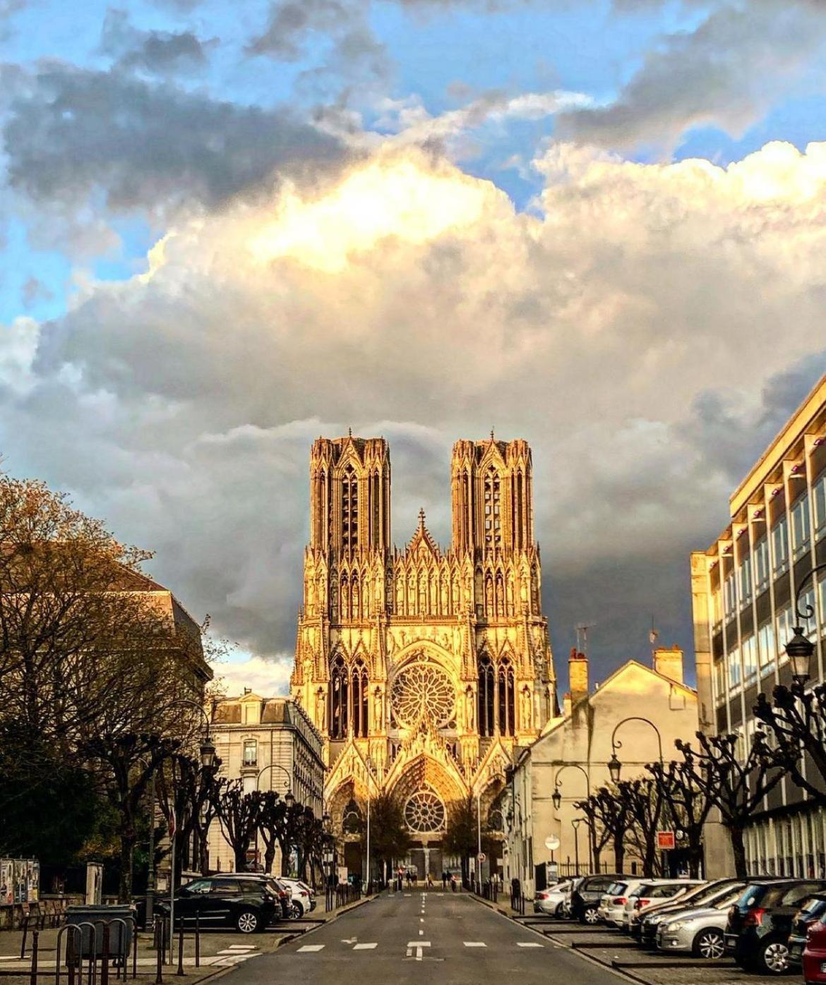 La Demeure Des Sacres - Cathedrale Bed and Breakfast Reims Eksteriør billede